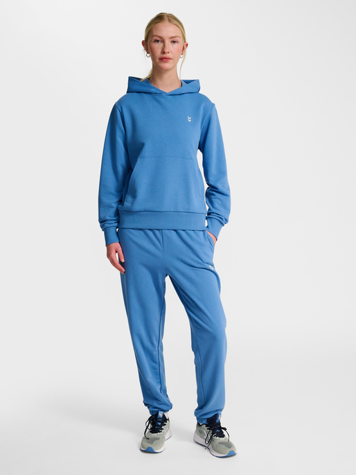 hmlPULSE W SWEAT HOODIE, RIVERSIDE, model