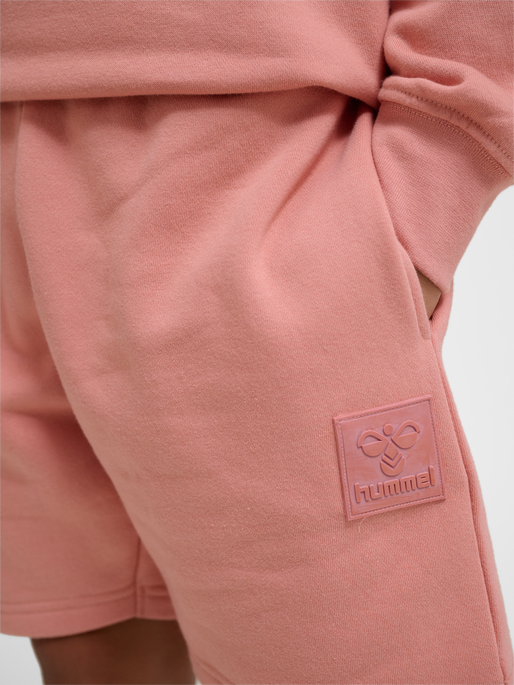 hmlCLEAN ADJUSTABLE SHORTS, ROSE DAWN, model