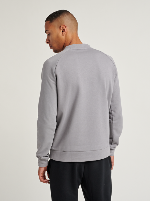 hmlISAM SWEATSHIRT, 2858, model