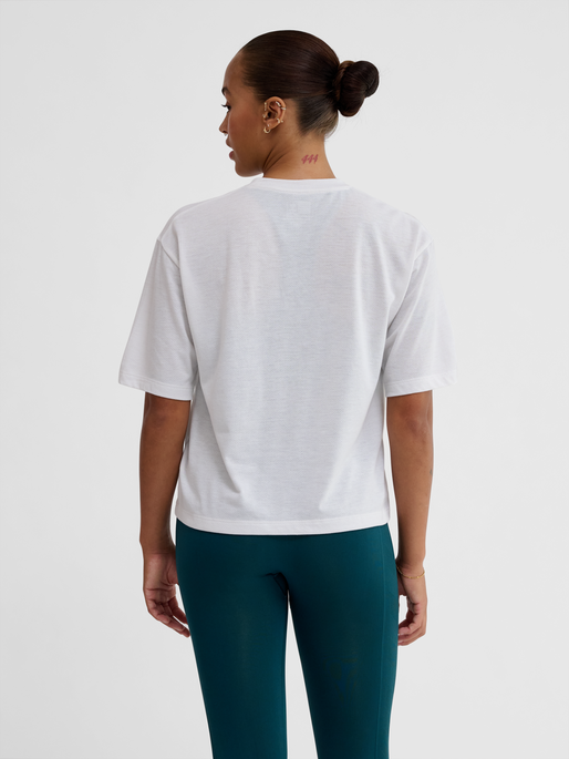 hmlMT VANJA BOXY SHORT T-SHIRT, WHITE, model