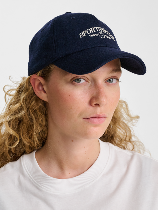 hmlBASEBALL CAP SW, DRESS BLUES, model