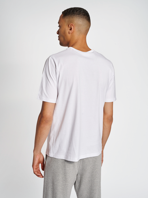 hmlIC POWEL T-SHIRT, WHITE/RED, model