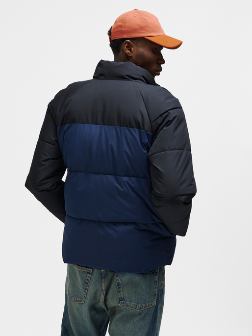 hmlPUFF JACKET SHORT SPORTSWEAR, DRESS BLUES, model