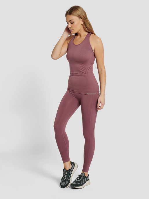 hmlTIF SEAMLESS TOP, NOCTURNE, model