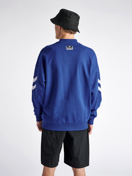 hmlCHRIS LOOSE SWEATSHIRT, 7956, model