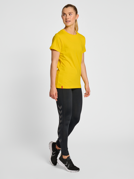 hmlRED HEAVY T-SHIRT S/S WOMAN, EMPIRE YELLOW, model