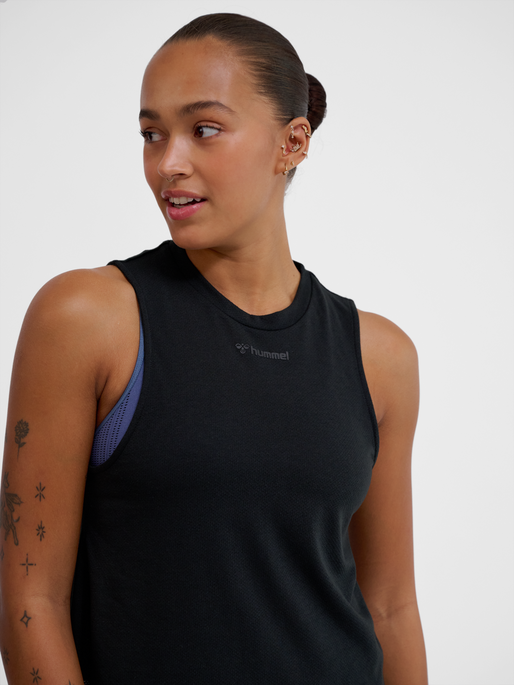 hmlMT VANJA SHORT MUSCLE TANKTOP, BLACK, model