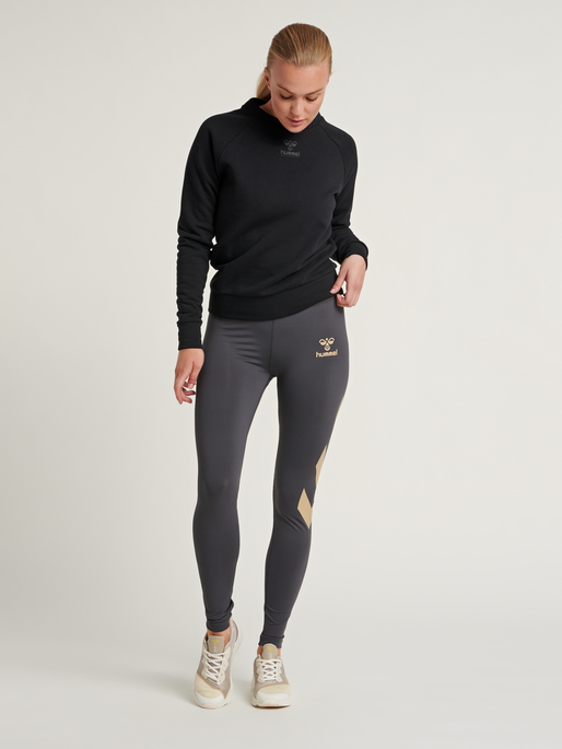 hmlNONI SWEATSHIRT, 2001, model