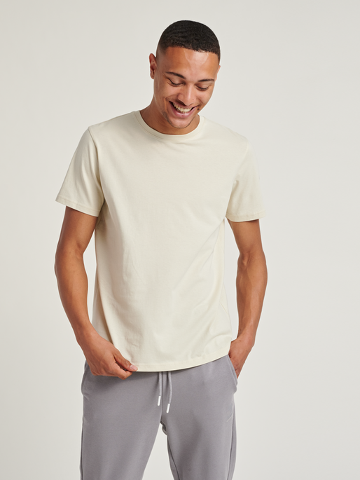 hmlMILO T-SHIRT, 9804, model