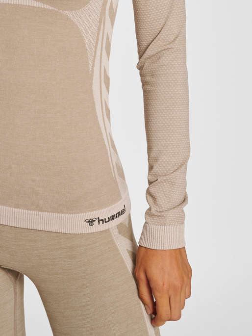 hmlCLEA SEAMLESS TIGHT T-SHIRT L/S, CHATEAU GRAY/DRIFTWOOD MELANGE, model
