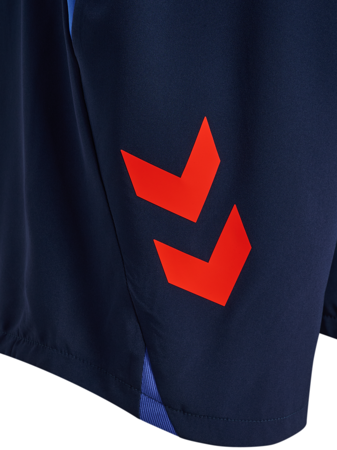 hmlBLAZE26 PRO TRAINING SHORTS, MARINE/CHERRY TOMATO, packshot