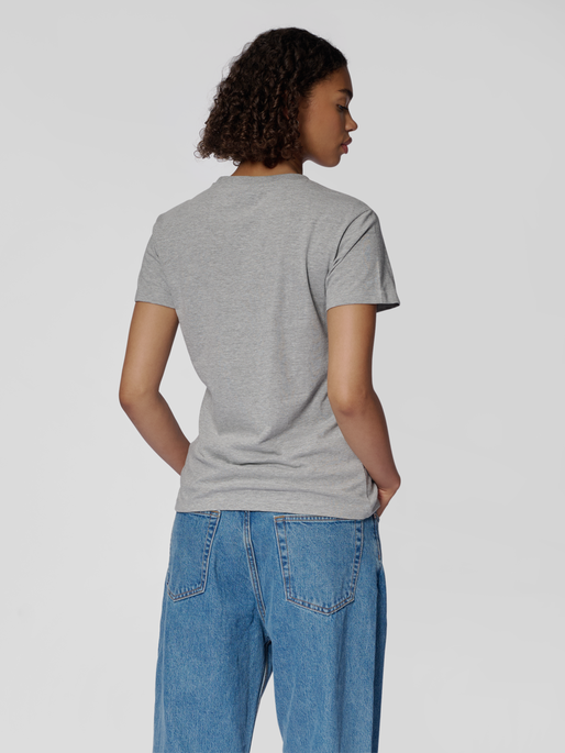 hmlELEMENTAL LOGO COTTON TEE WOMAN, GREY MELANGE, model