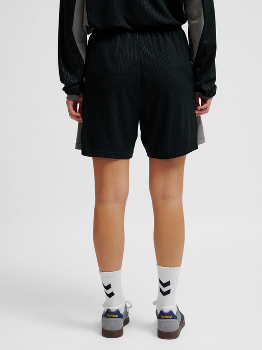 hmlLOOSE FB SHORTS TOPSCORER, BLACK, model