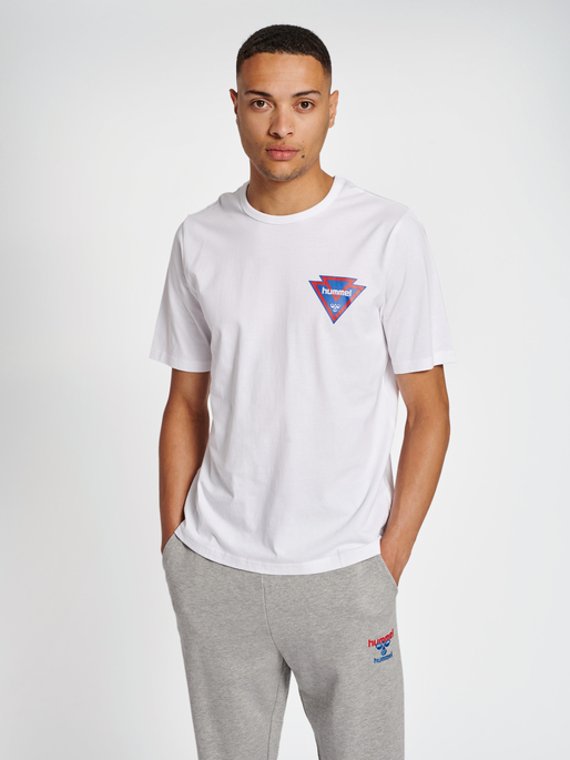 hmlIC POWEL T-SHIRT, WHITE/RED, model