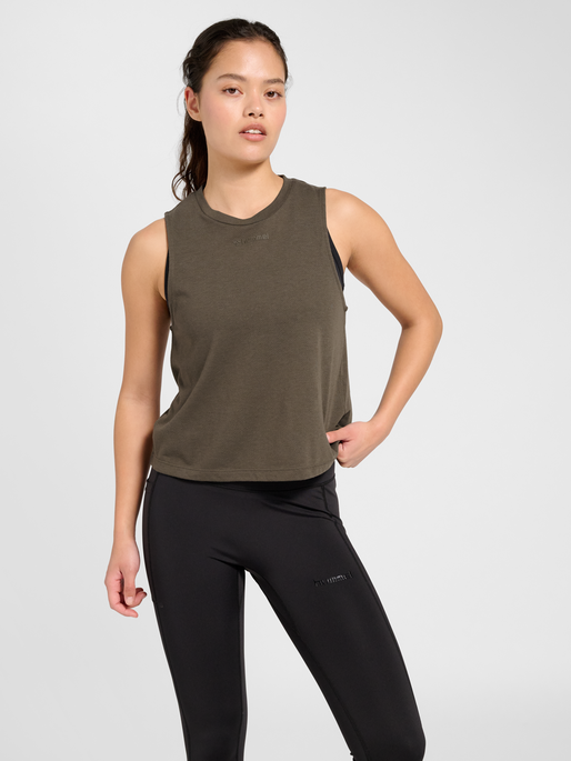 hmlMT VANJA SHORT MUSCLE TANKTOP, MAJOR BROWN, model