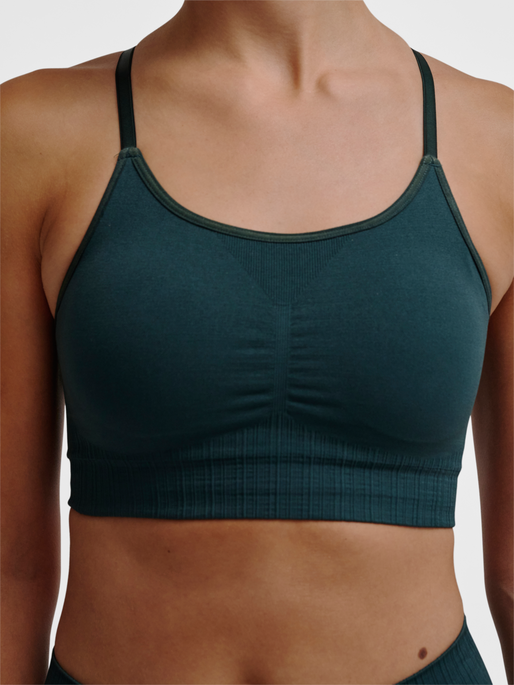 hmlMT DEFINE SEAMLESS PADDED BRA, GREEN GABLES, model