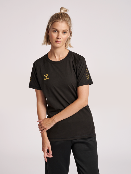 hmlCIMA XK T-SHIRT S/S WOMAN, BLACK, model