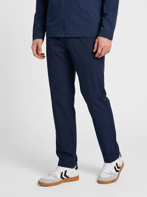 FORMAL CHINO PANT BEE, NAVY BLAZER, model