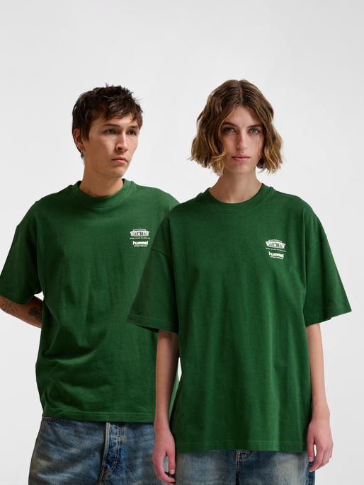 hmlLOOSE T-SHIRT S/S BEES STADIUM, EDEN, model