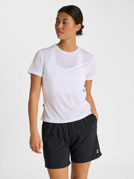 hmlPULSE WORKOUT W T-SHIRT S/S, WHITE, model