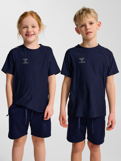 hmlCIMA 2.0 JERSEY S/S KIDS, MARINE MELANGE, model