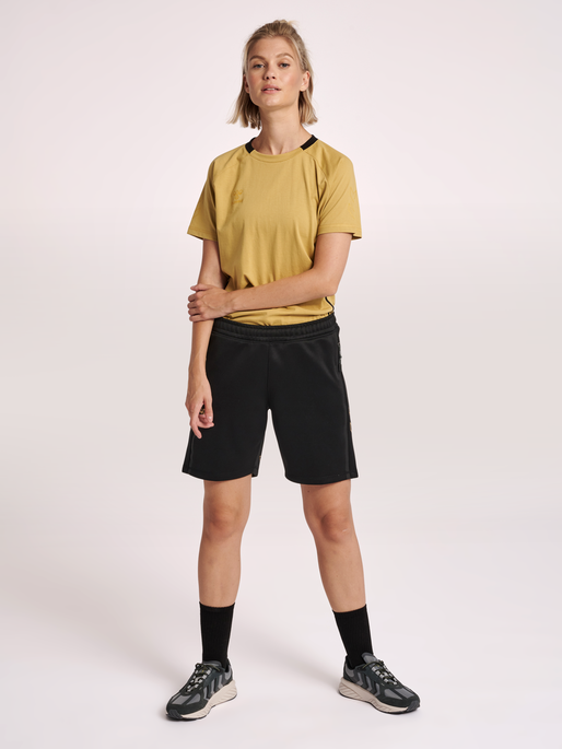 hmlCIMA XK SHORTS WOMAN, BLACK, model
