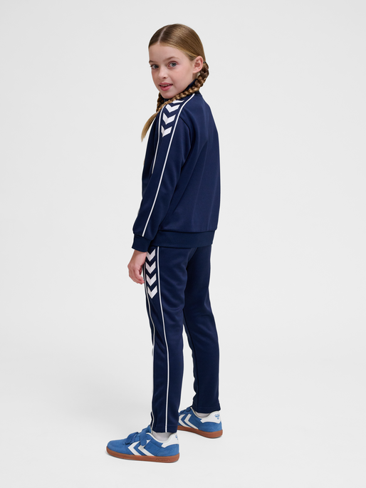 hmlTRACK TRACKSUIT, BLACK IRIS, model