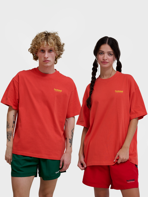 hmlLOOSE T-SHIRT S/S BEES STADIUM, PAPRIKA, model