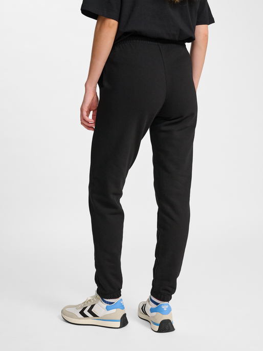 hmlREGULAR SWEATPANT BEE, BLACK, model