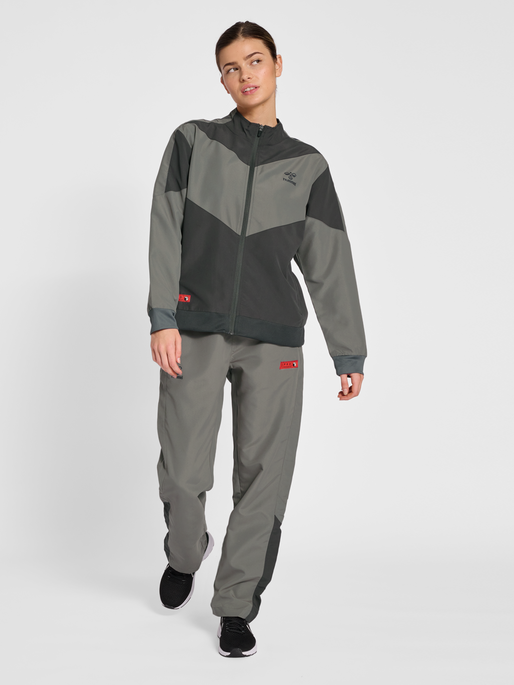 hmlPRO GRID WALK OUT JACKET WO, FORGED IRON/QUIET SHADE, model