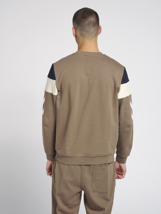 hmlSTEPHAN SWEATSHIRT, 8058, model