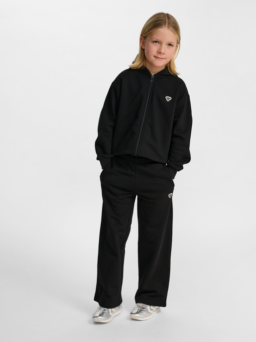 hmlJR LOOSE WL SWEATPANTS BEE, BLACK, model