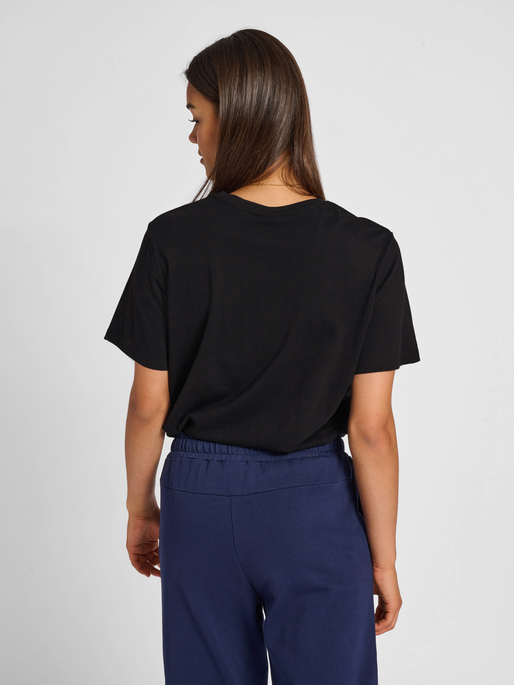 hmlIC MARTY T-SHIRT, 2001, model