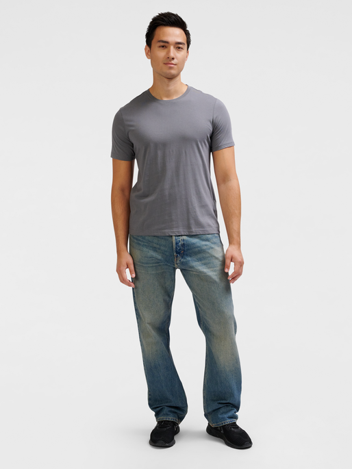 hmlELEMENTAL CHEVRON COTTON TEE, QUIET SHADE, model