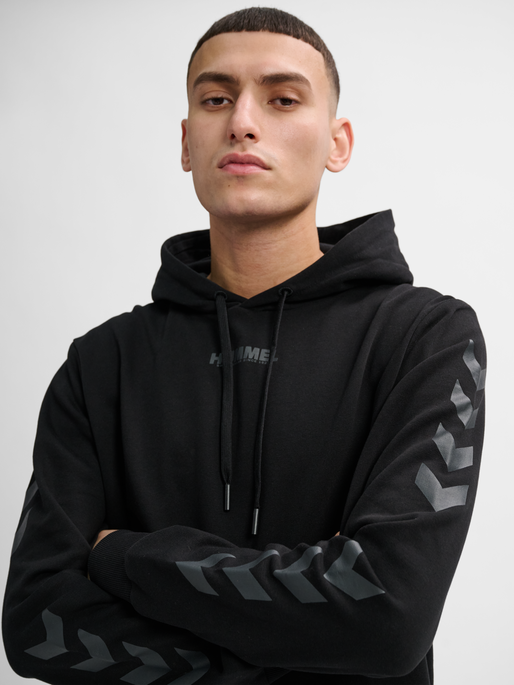 hmlLEGACY HOODIE, BLACK, model