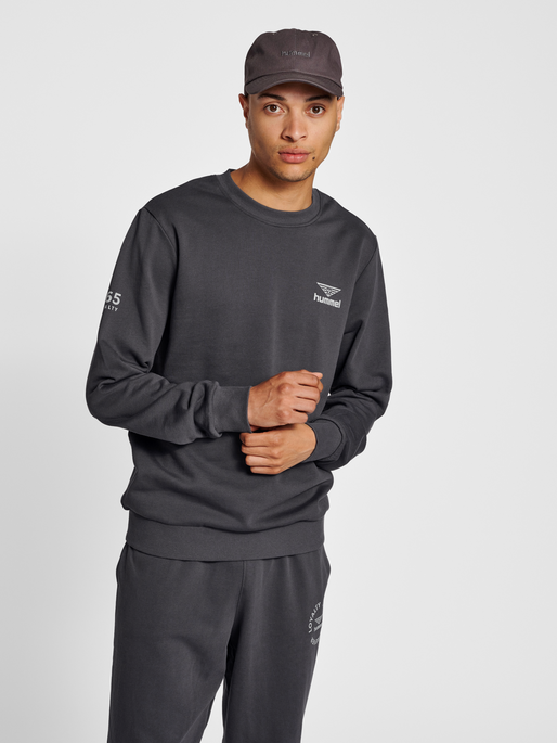 hmlLGC LOYALTY SWEATHIRT, BLACKENED PEARL, model