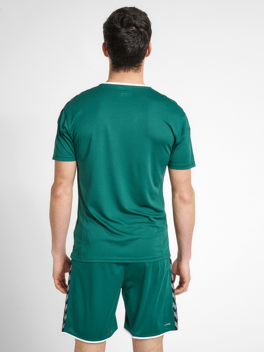hmlAUTHENTIC POLY JERSEY S/S, EVERGREEN, model