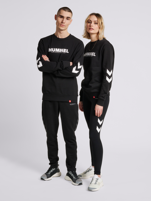 hmlLEGACY SWEATSHIRT, BLACK, model
