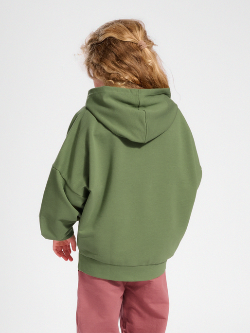 hmlOCTOVA HOODIE, 7400, model