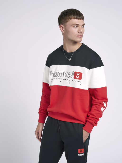 hmlLGC MUSA SWEATSHIRT, 3066, model