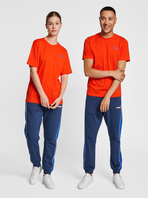 hmlLGC JOSE T-SHIRT, ORANGE.COM, model