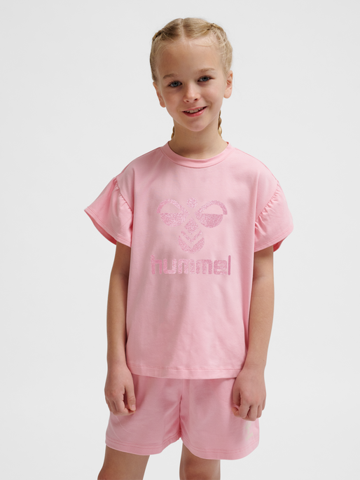 hmlDODI T-SHIRT S/S, CANDY PINK, model
