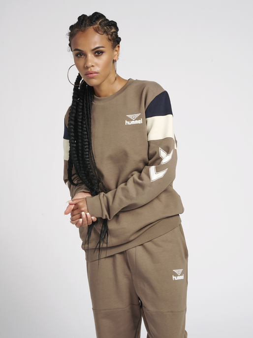 hmlSTEPHAN SWEATSHIRT, 8058, model