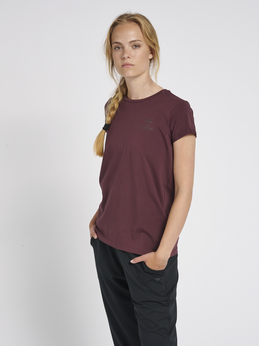 HMLISOBELLA T-SHIRT S/S, 8016, model