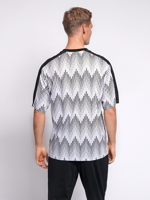 hmlBLAZE T-SHIRT S/S, 9001, model