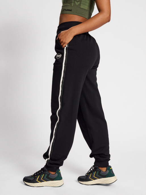 hmlLGC MAI LOOSE PANTS, 2001, model