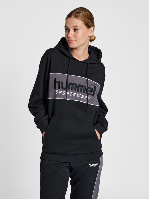 hmlLGC JULIAN HOODIE, BLACK, model
