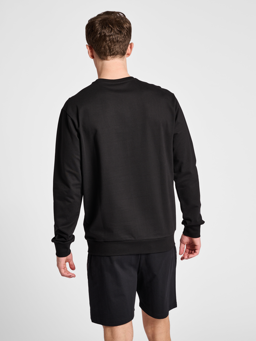 hmlOFFGRID COTTON SWEATSHIRT, JET BLACK/FORGED IRON, model