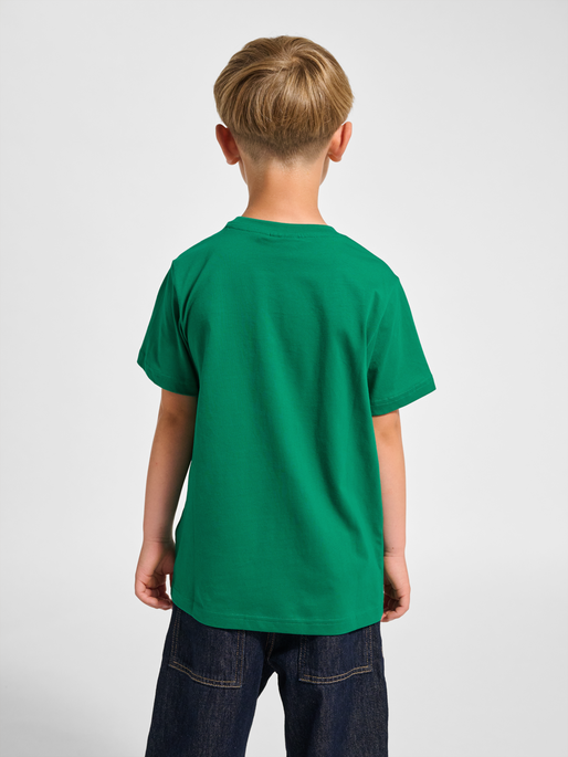 hmlTRELLE T-SHIRT S/S, PEPPER GREEN, model