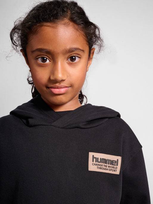 hmlDARE HOODIE, 2001, model